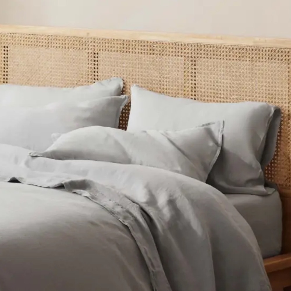 Silk and snow linen comforter cover in Luna queen size